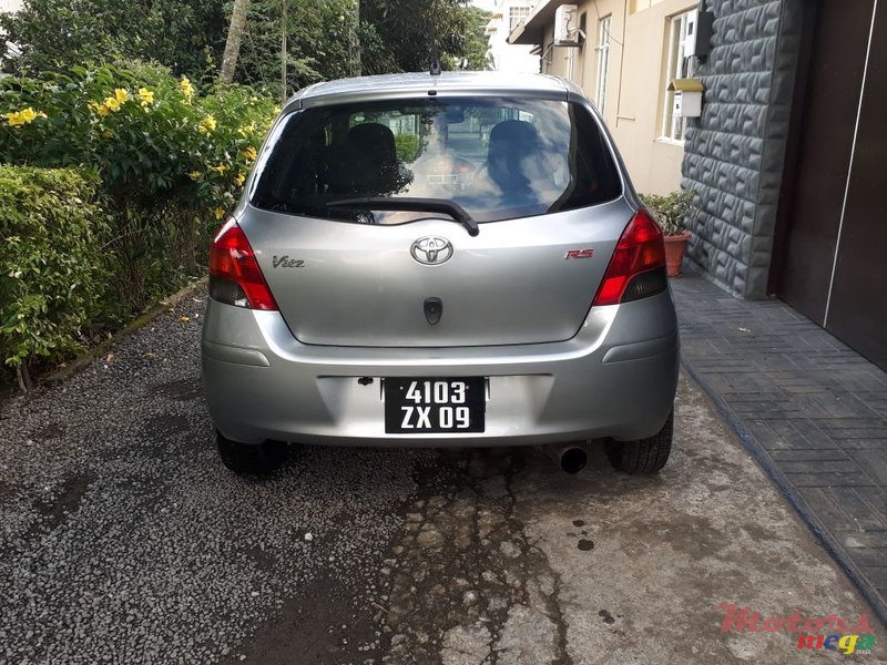 2009' Toyota Vitz photo #1