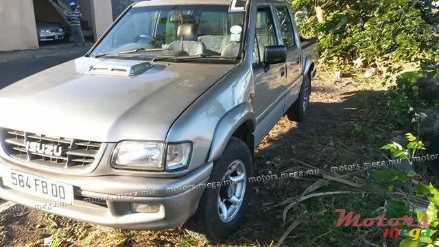 2000' Isuzu photo #3