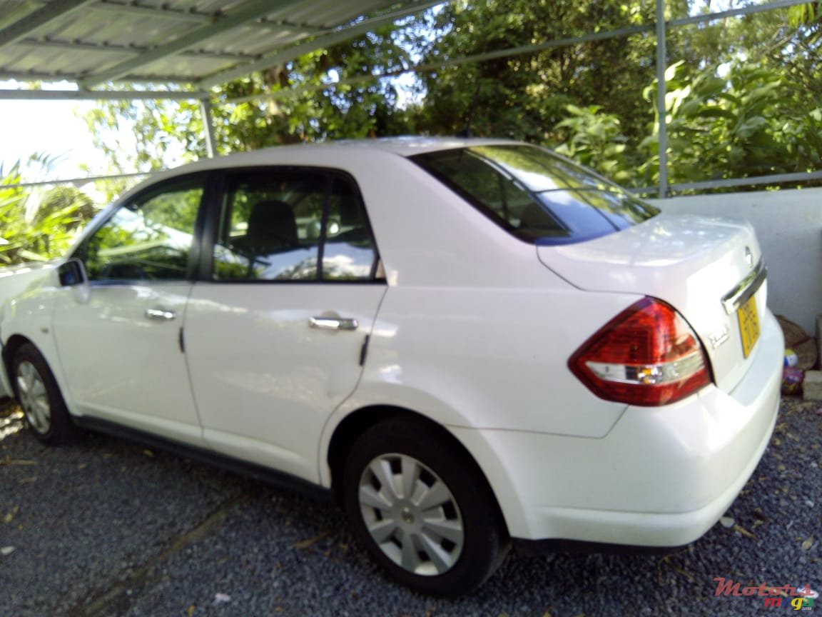 2006' Nissan Tiida photo #2