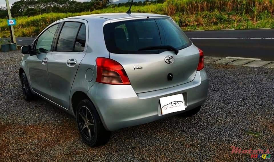 2006' Toyota Vitz photo #3