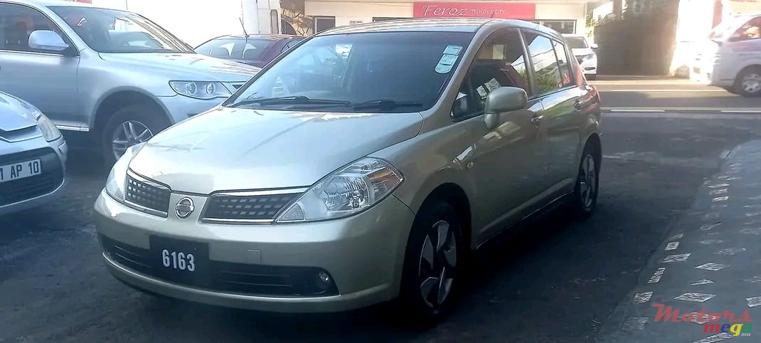 2007' Nissan Tiida photo #1