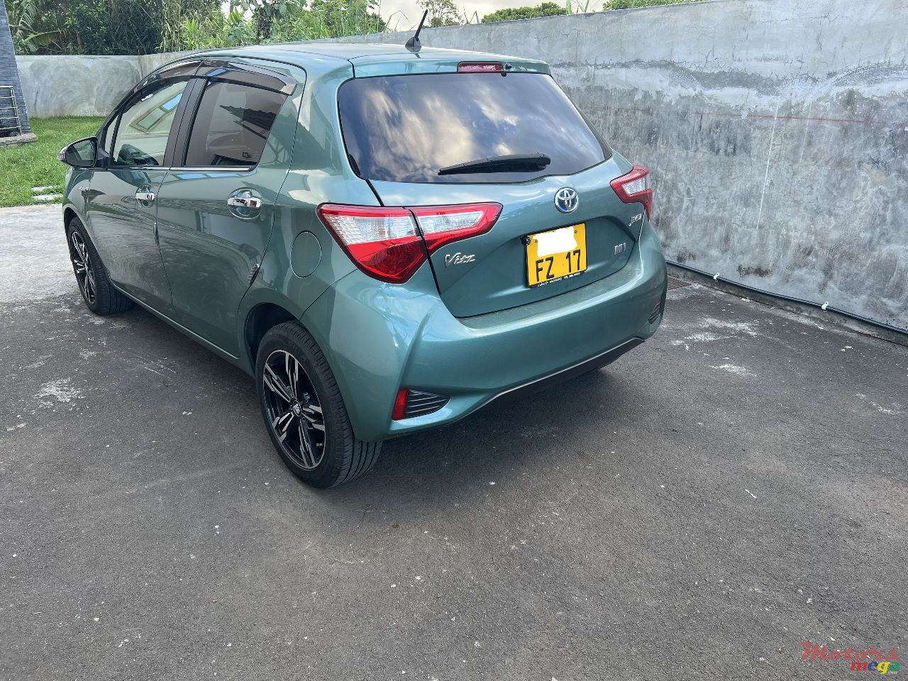 2017' Toyota Vitz photo #2