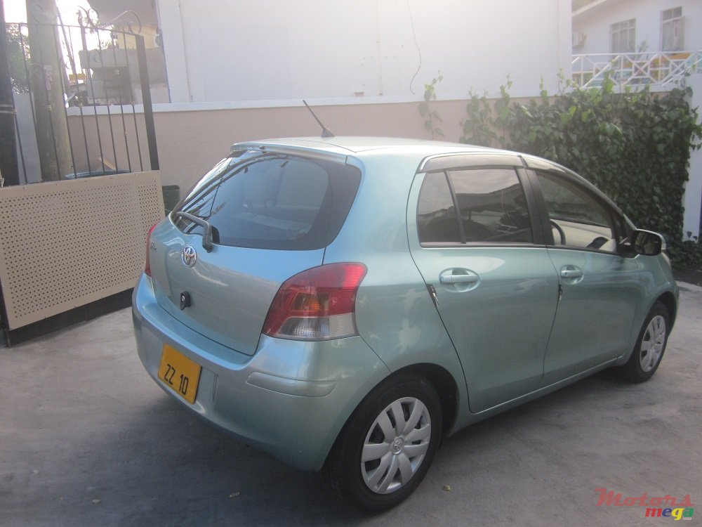 2010' Toyota Vitz photo #3