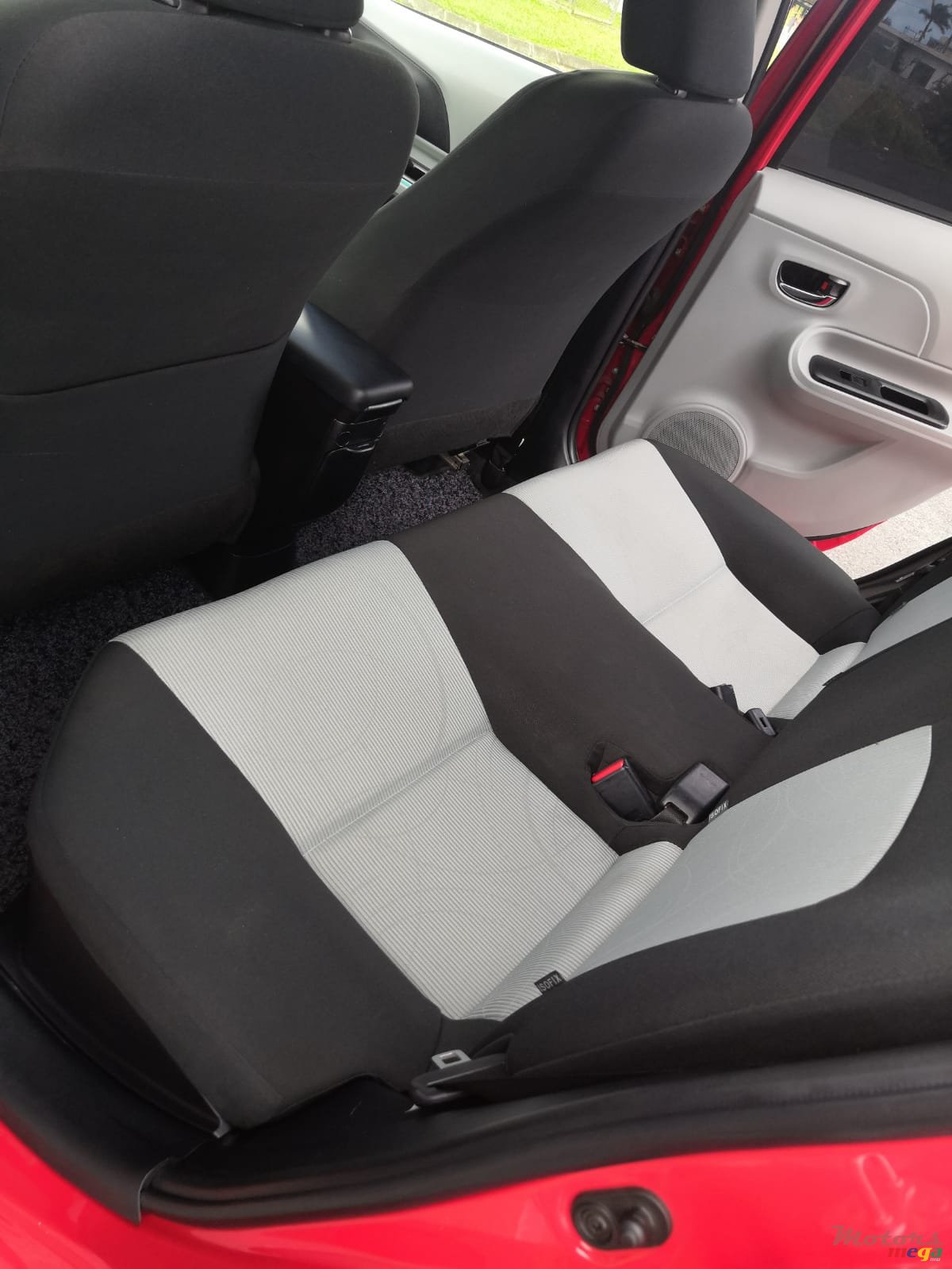 2013' Toyota Prius c Local 1500cc photo #4