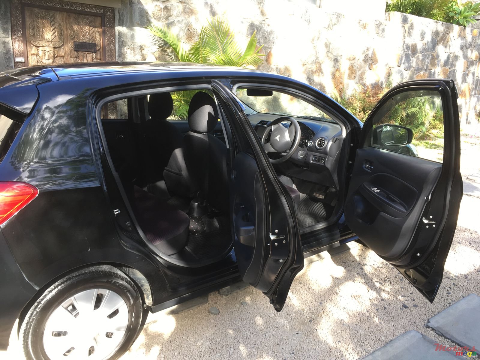 2013' Mitsubishi Mirage photo #4