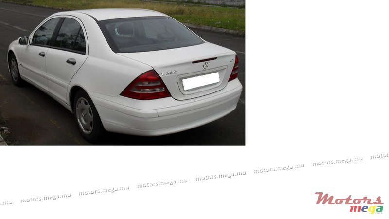 2003' Mercedes-Benz C-Class 220 CDI photo #2