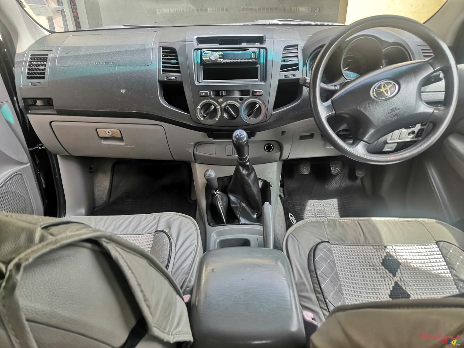 2009' Toyota Hilux 4x4 2.5L photo #3