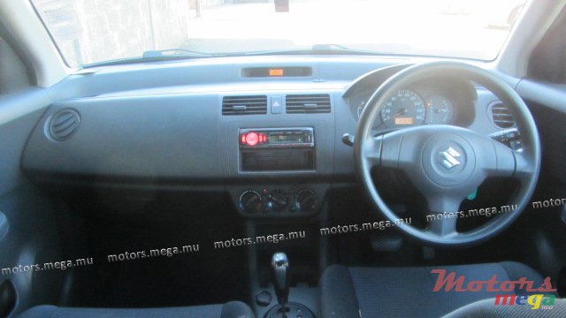 2007' Suzuki Swift photo #4