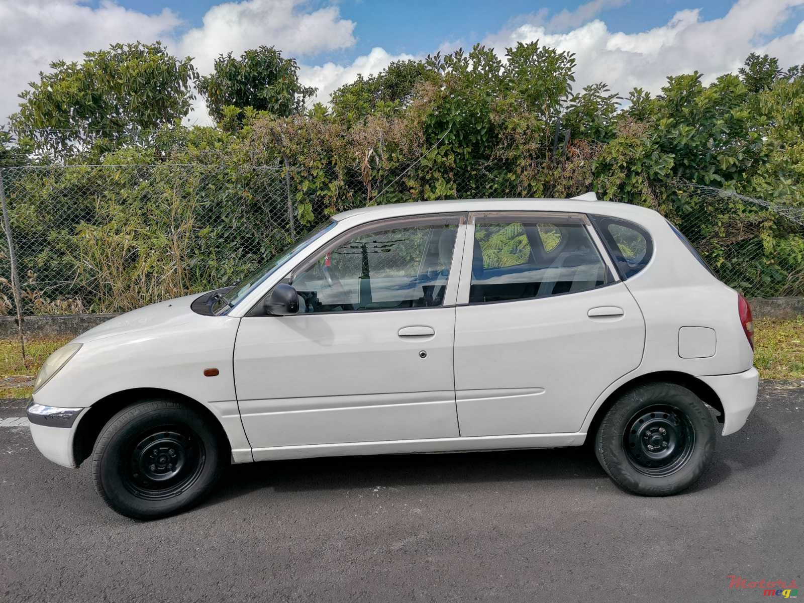 2000' Toyota photo #4