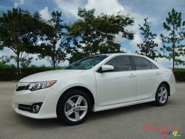 2014' Toyota Camry photo #2