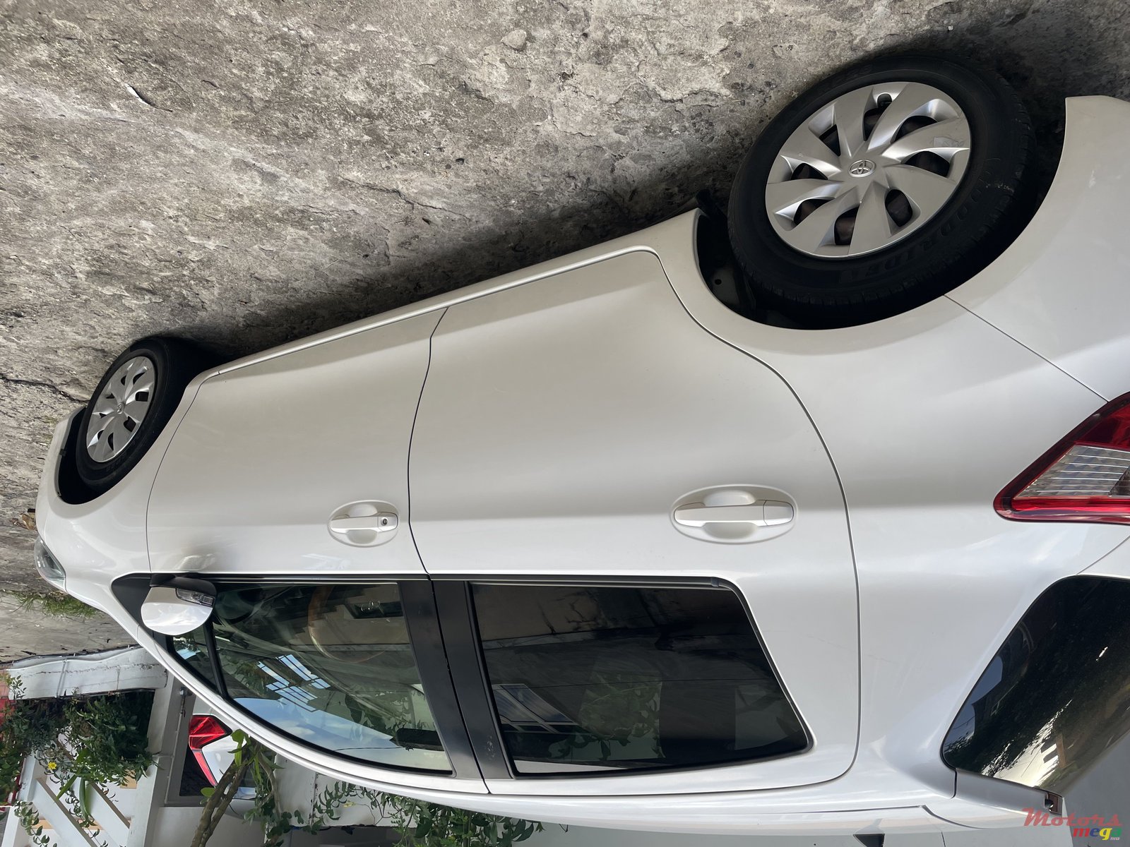 2018' Toyota Vitz photo #4