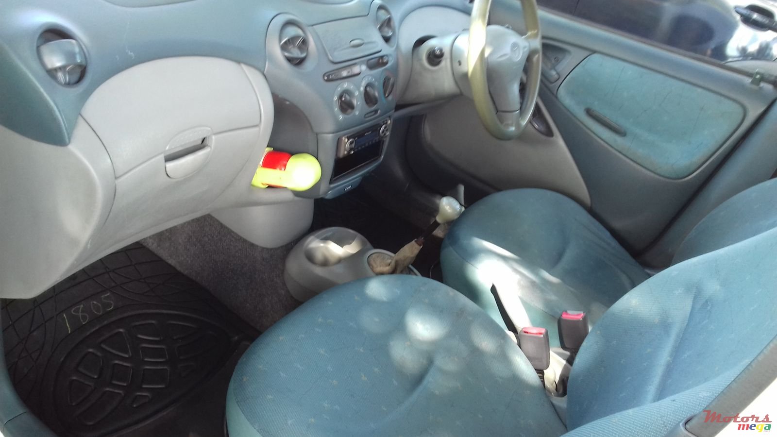 1999' Toyota Vitz photo #5