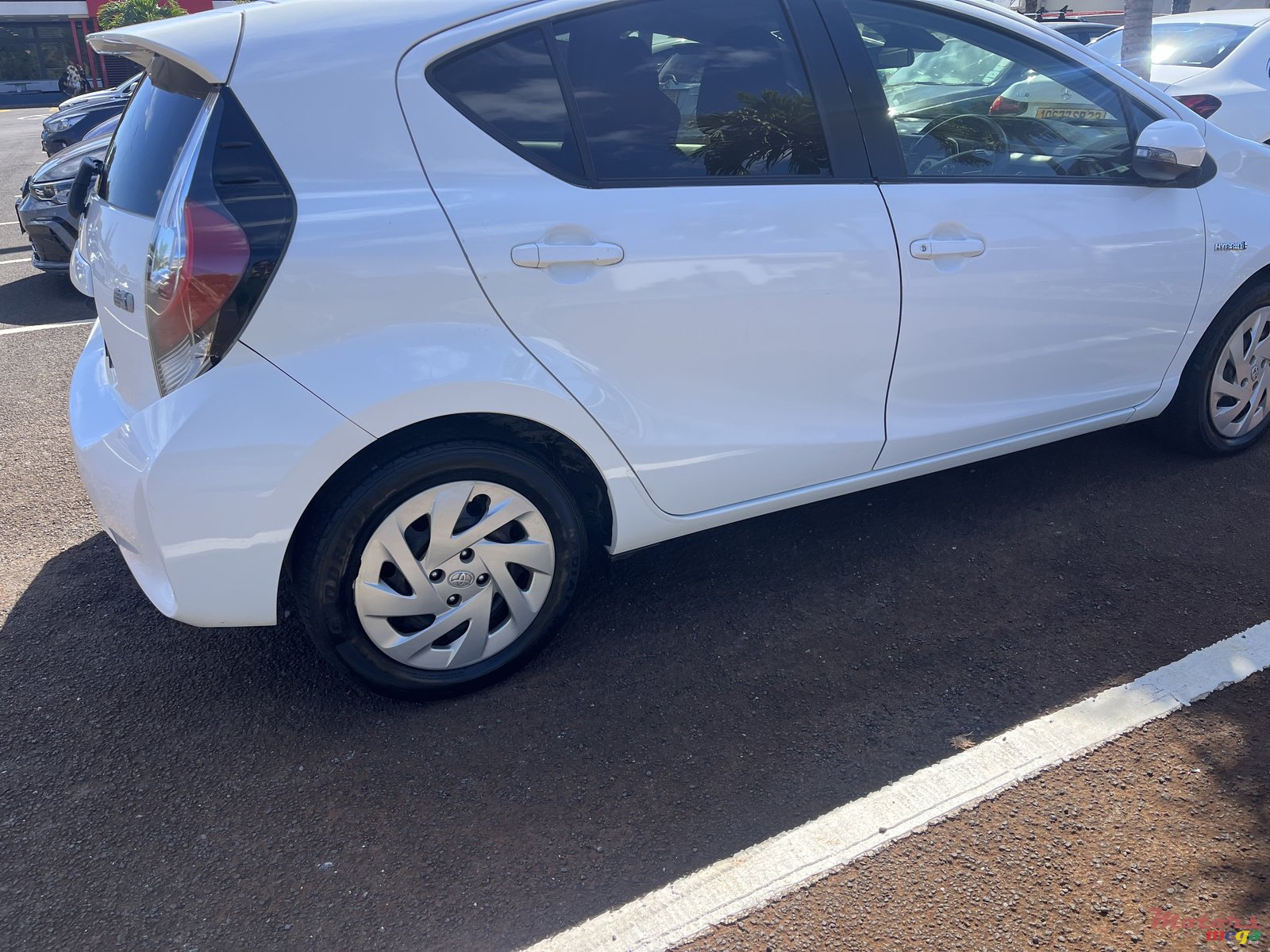 2018' Toyota Aqua Hatchback photo #3