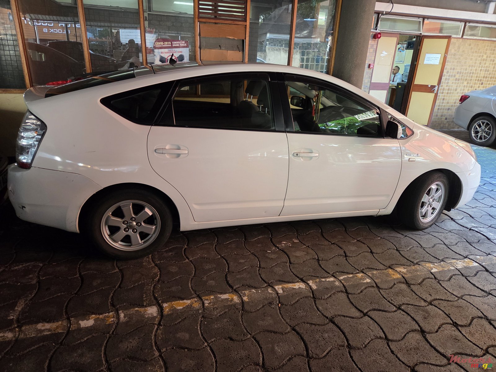 2012' Toyota Prius photo #3