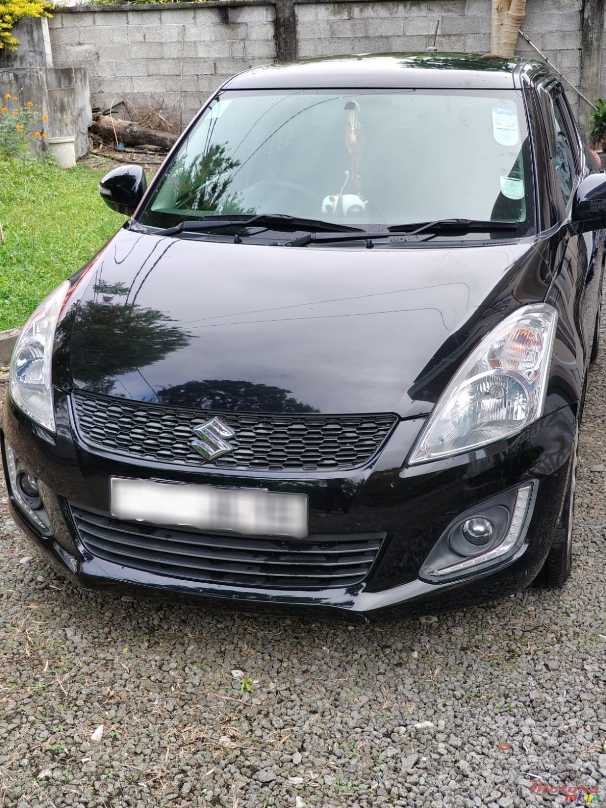 2015' Suzuki Swift photo #2