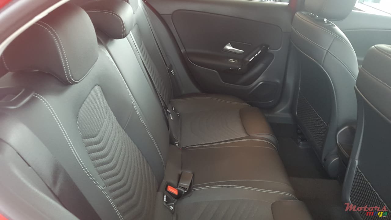 2019' Mercedes-Benz A 180 photo #2