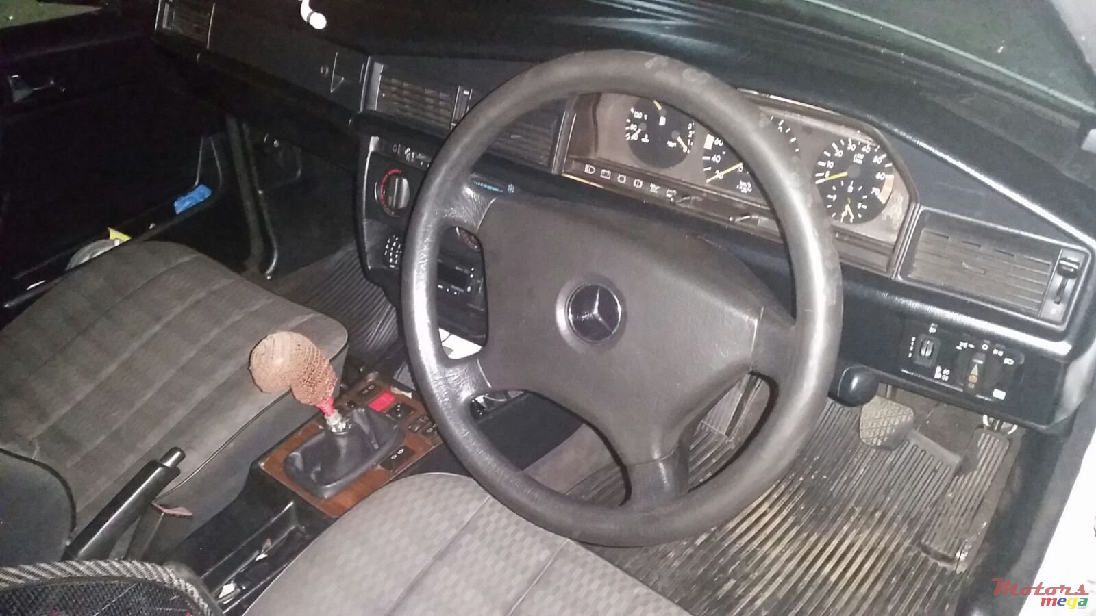 1993' Mercedes-Benz 190E photo #4