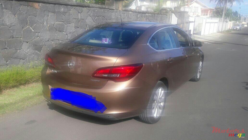 2015' Opel Astra photo #3