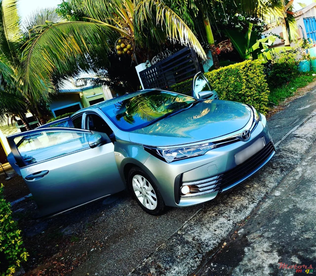 2017' Toyota Corolla Dorigine photo #1