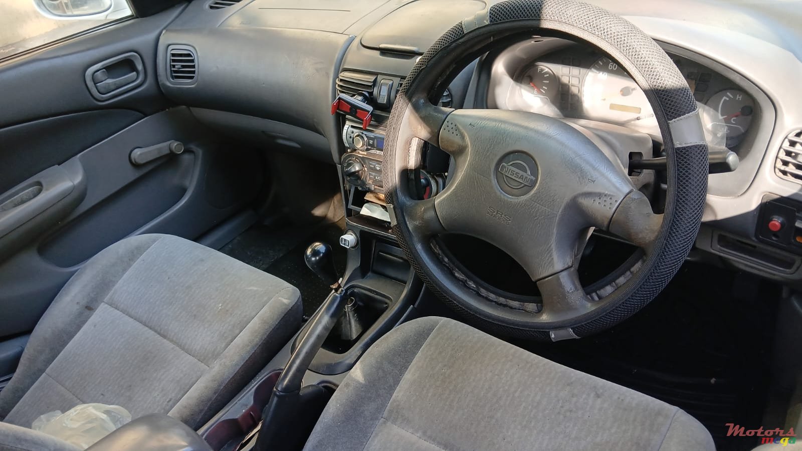 2001' Nissan Sunny photo #2