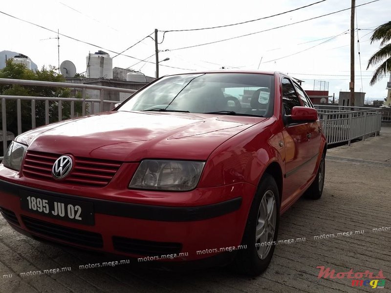 2002' Volkswagen Jetta Bora photo #2