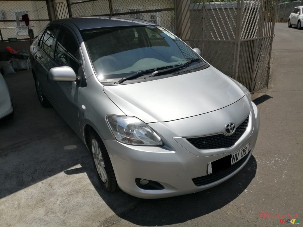 2008' Toyota Yaris photo #1