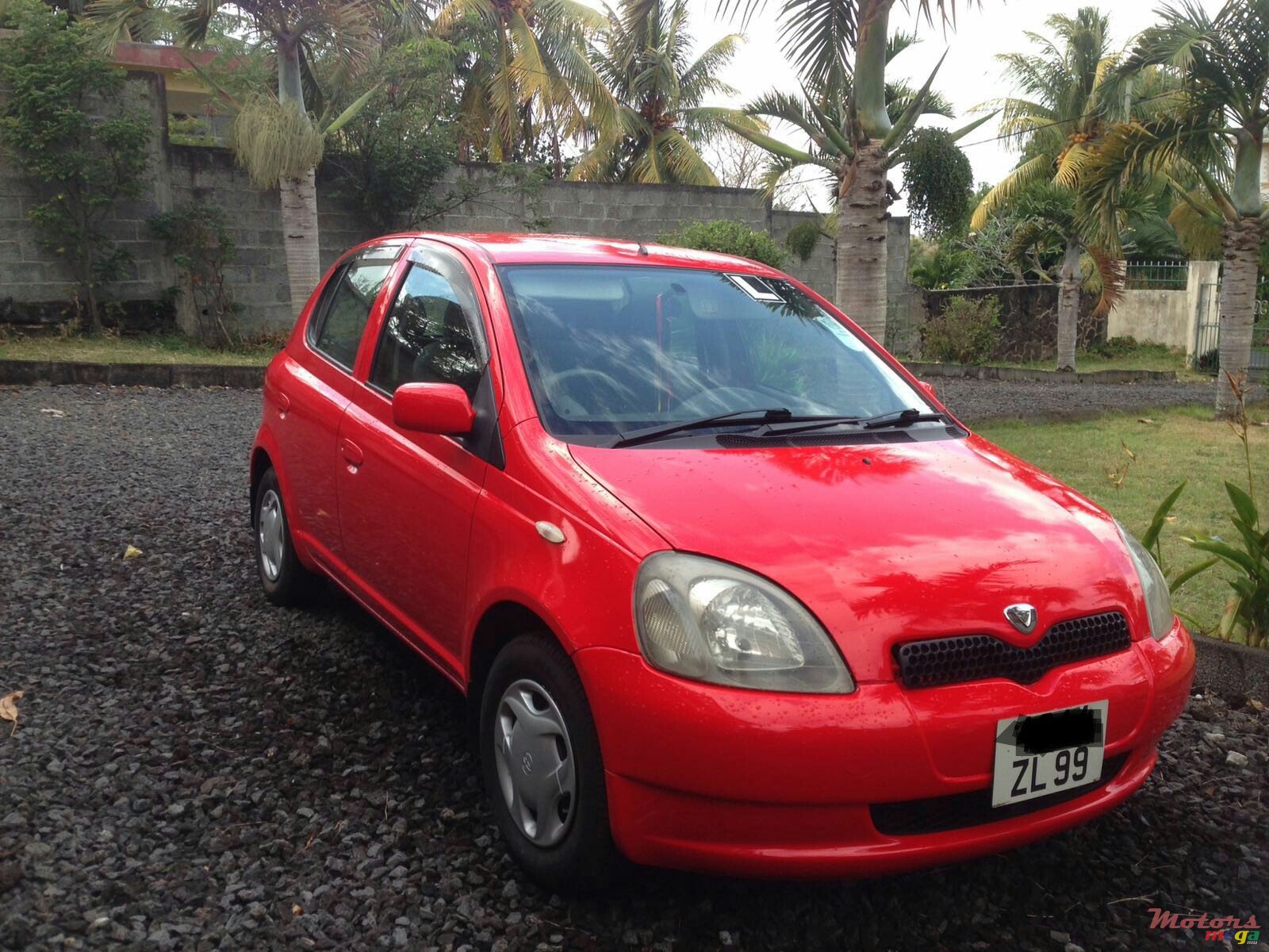 1999' Toyota Vitz photo #1