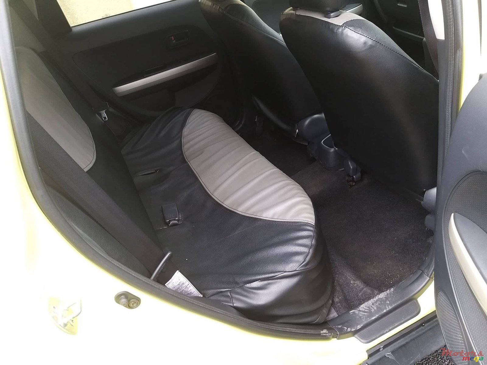 2003' Toyota Vitz IST photo #6