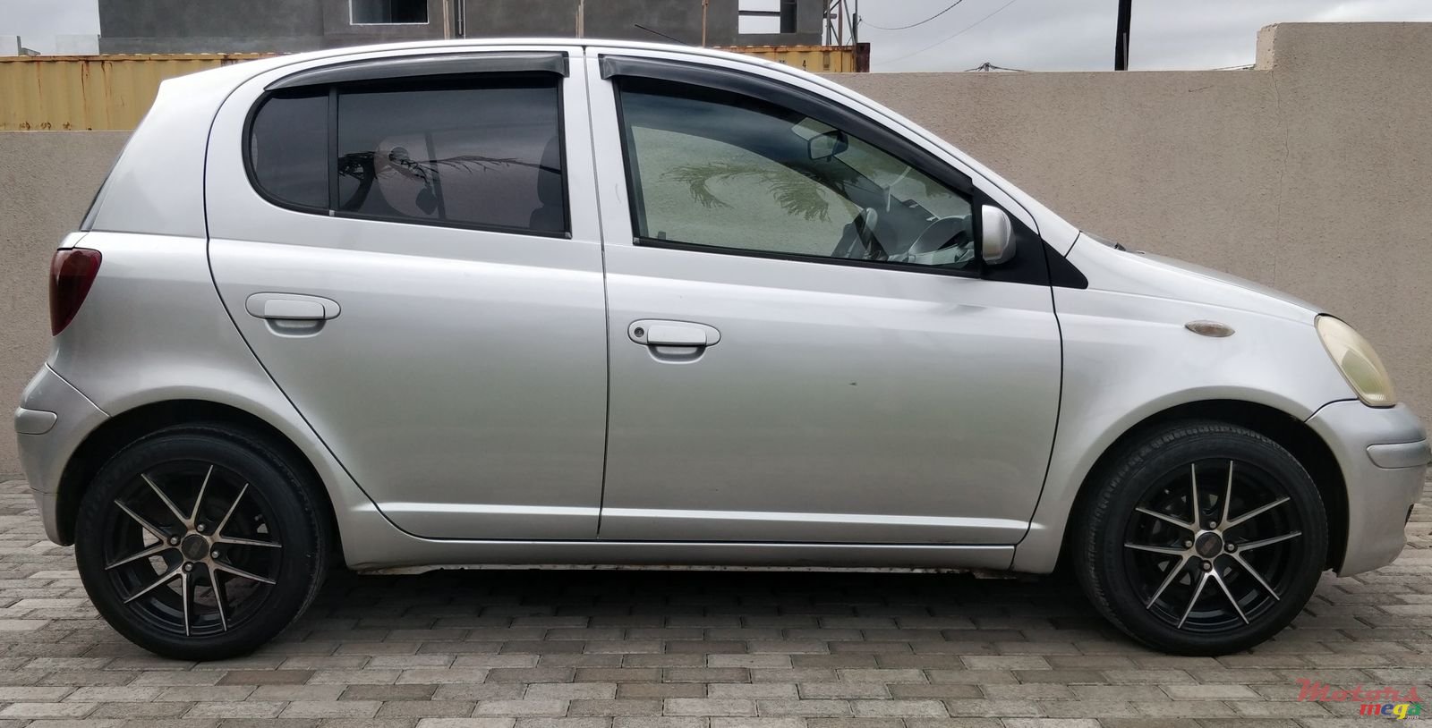 2002' Toyota Vitz photo #7