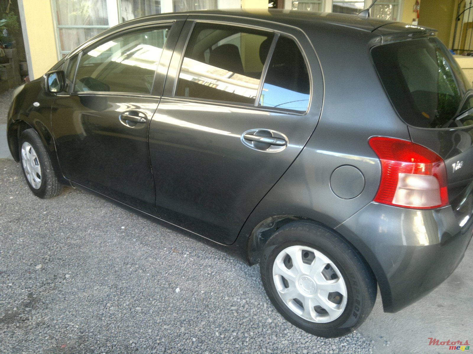 2005' Toyota Vitz VITZ photo #2