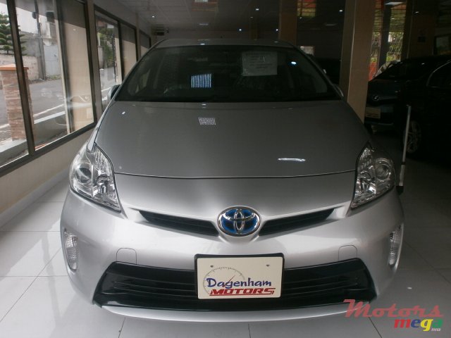 2013' Toyota Prius Plug-in Hybrid photo #1