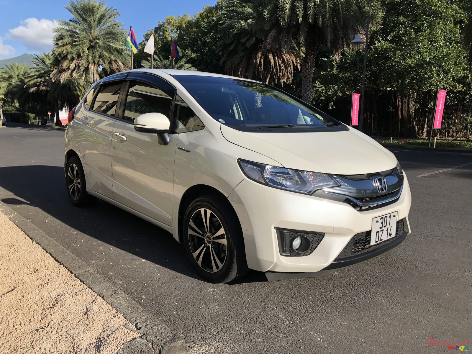 2014' Honda Fit HYBRID photo #1