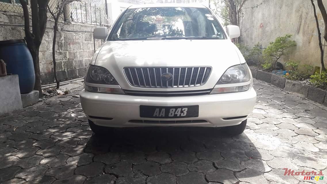 1998' Toyota Harrier photo #1