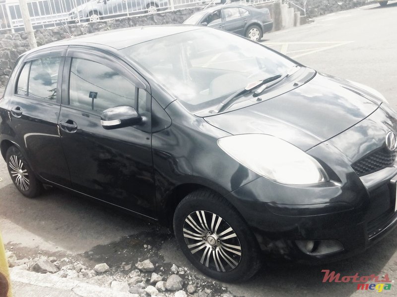 2010' Toyota Vitz photo #2