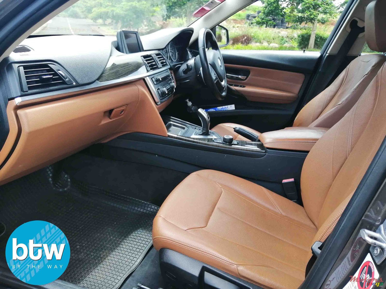 2012' BMW 3 Series photo #5