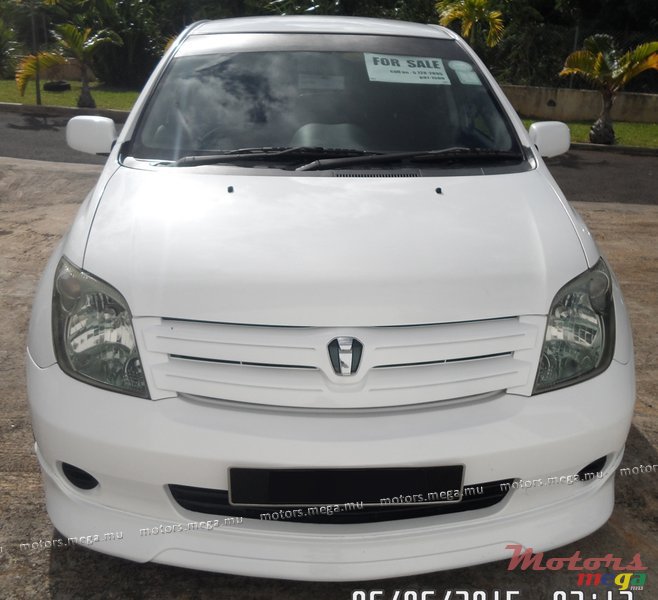 2004' Toyota IST photo #1