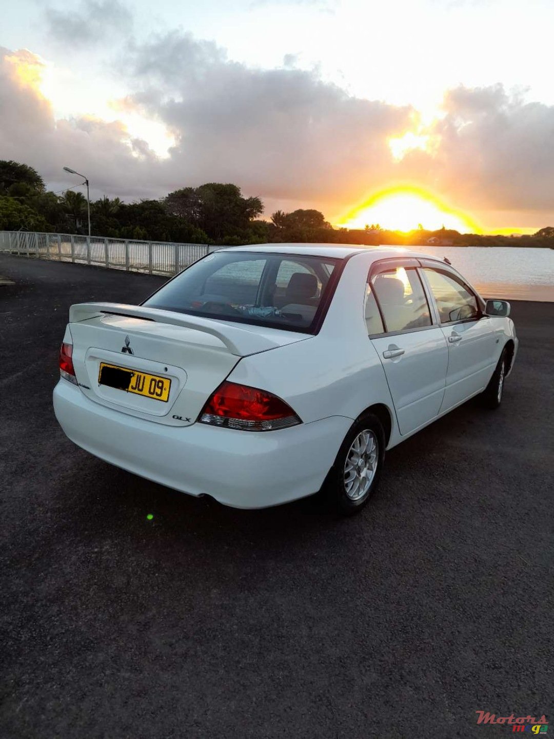 2009' Mitsubishi Lancer photo #2