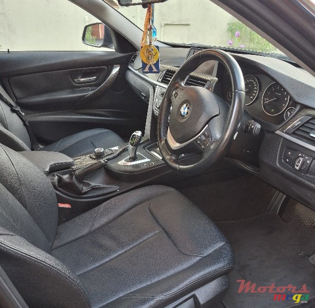 2015' BMW 3 Series photo #2