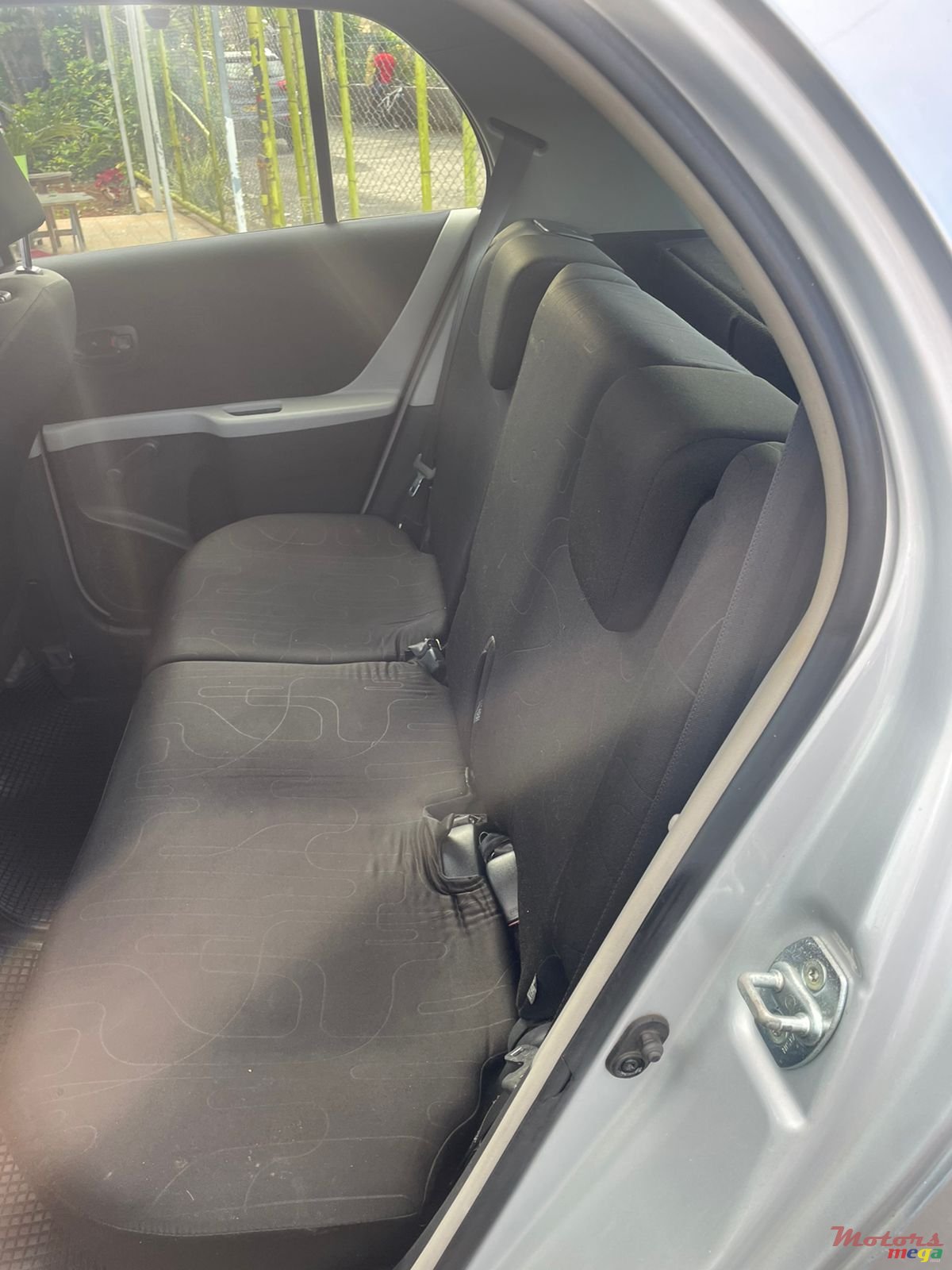 2010' Toyota Yaris photo #2