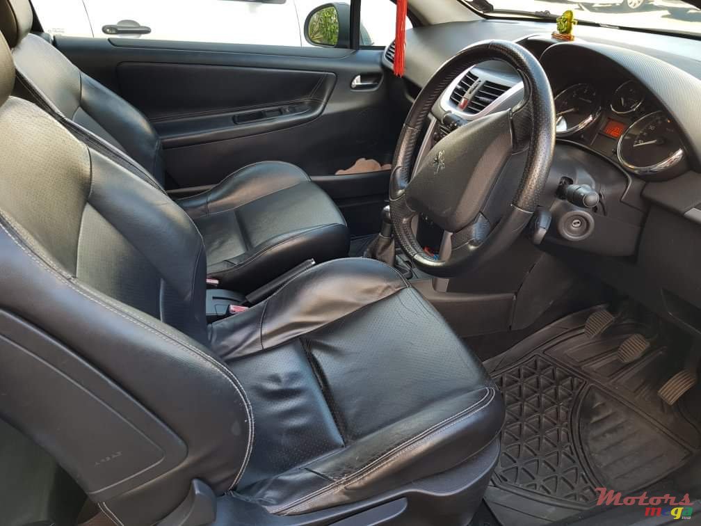 2010' Peugeot 207 Cabriolet/convertible photo #4