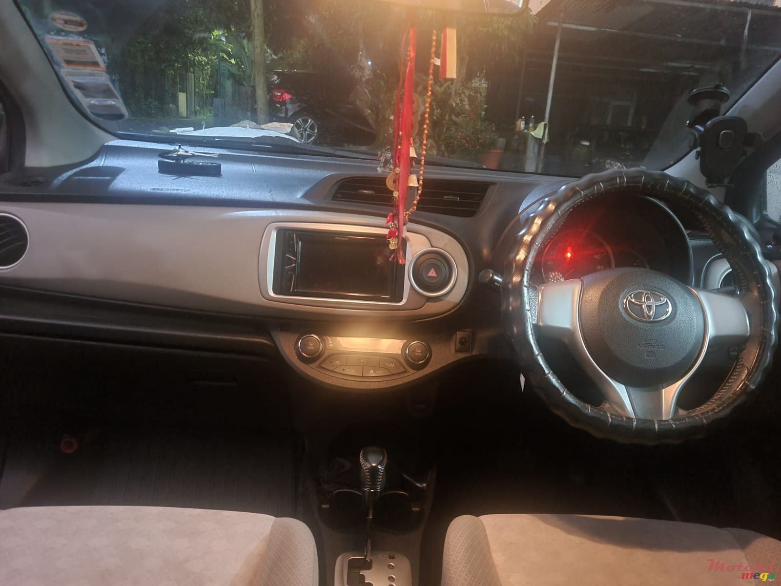 2012' Toyota Vitz photo #5