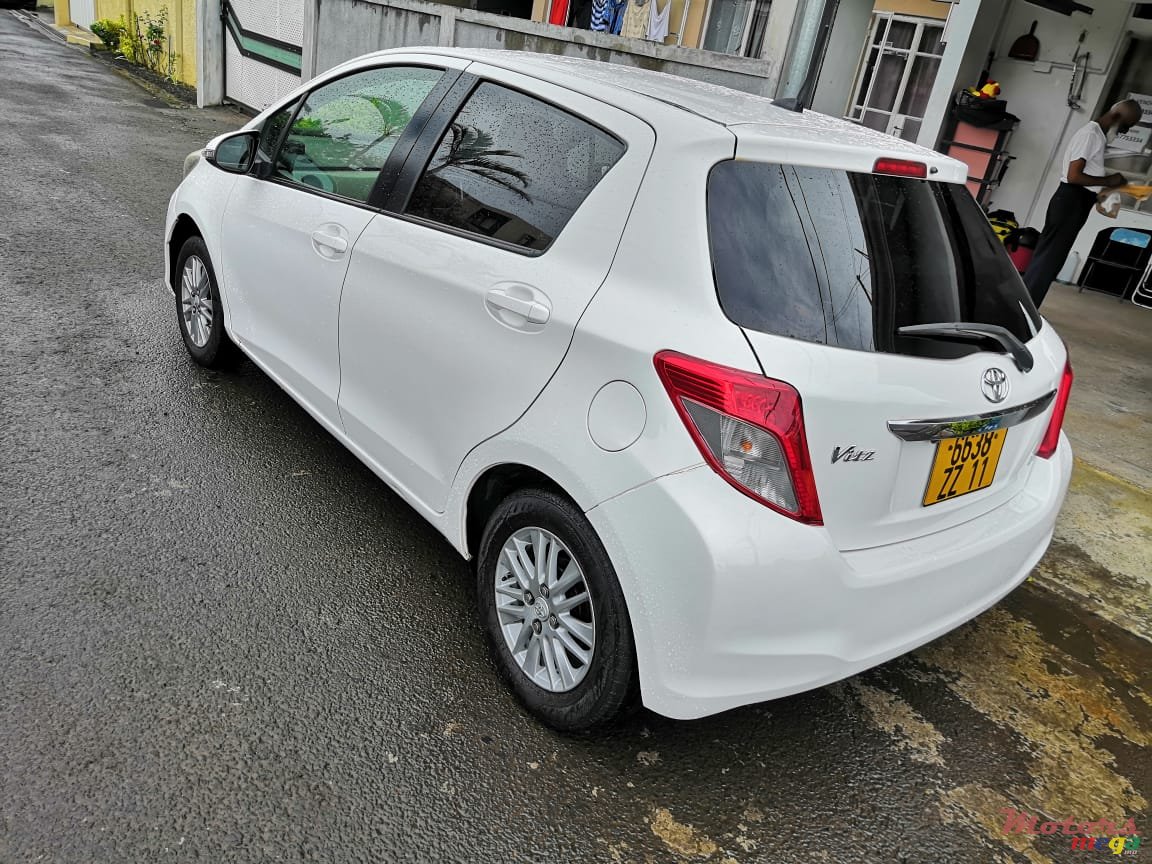 2011' Toyota Vitz 1320cc photo #1