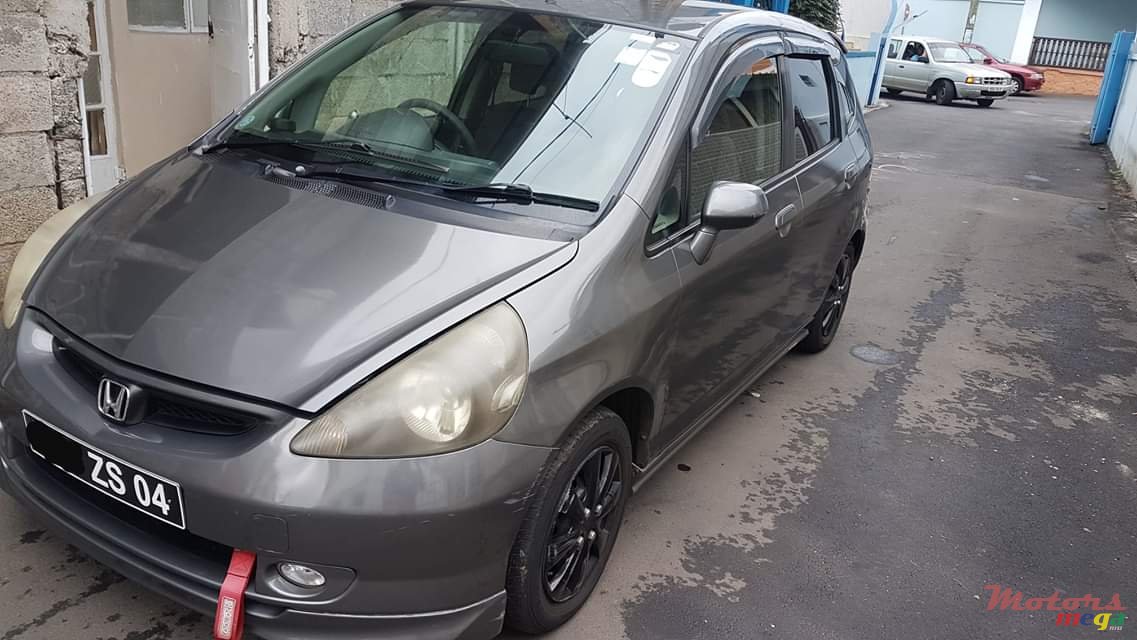 2004' Honda Fit photo #3