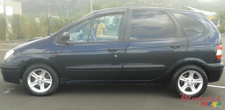 2001' Renault Megane Scenic photo #4