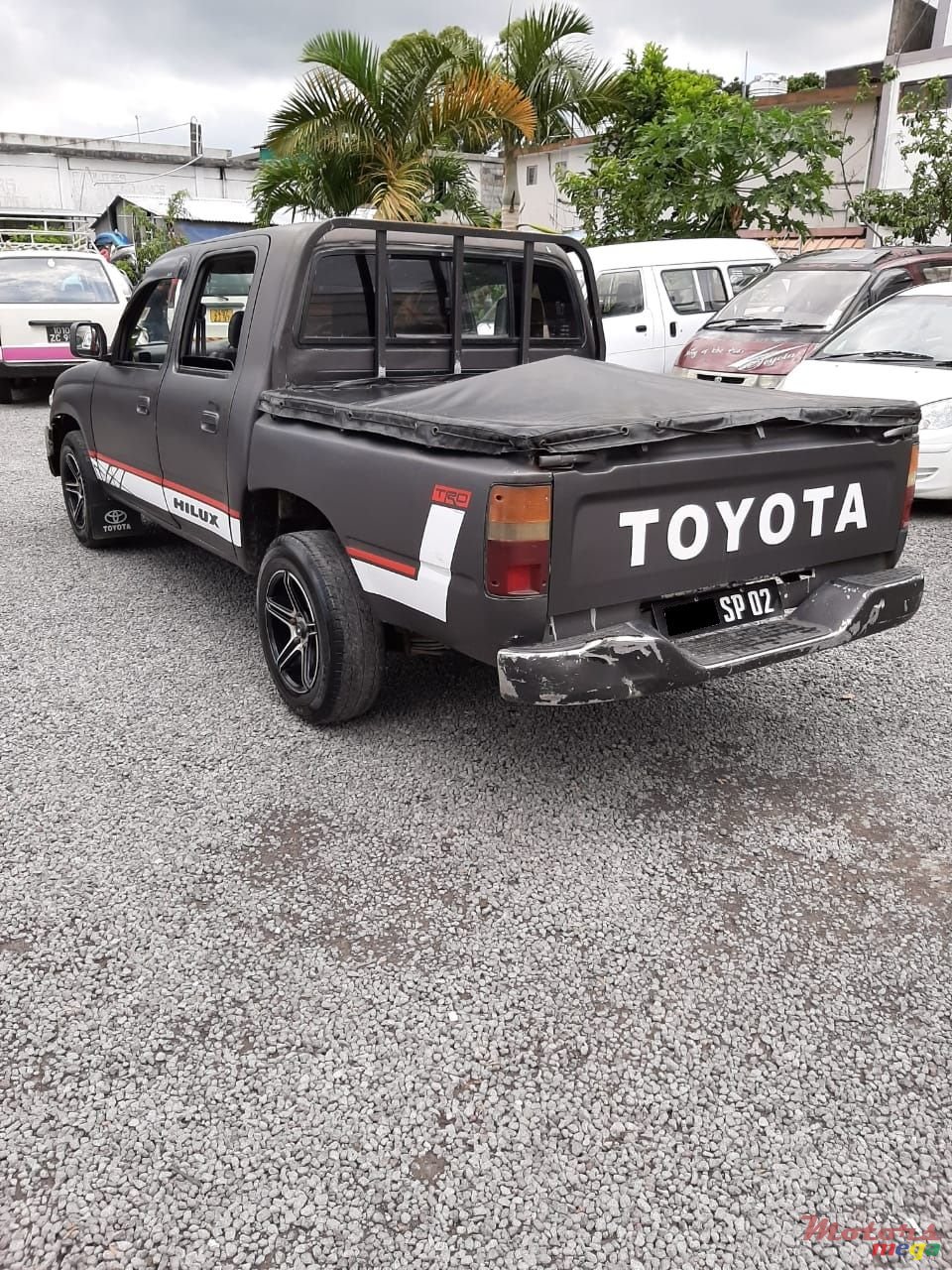 2002' Toyota Hilux photo #2