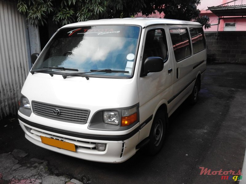 2002' Toyota HiAce photo #2