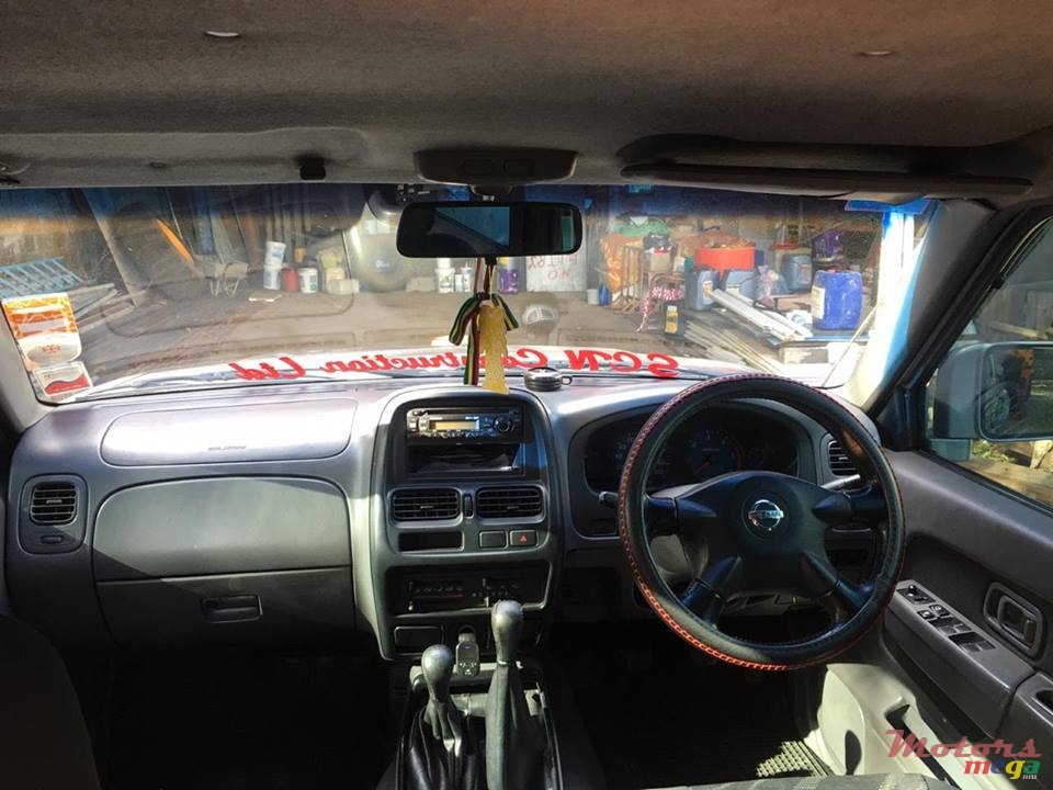2005' Nissan Hardbody Predator photo #5