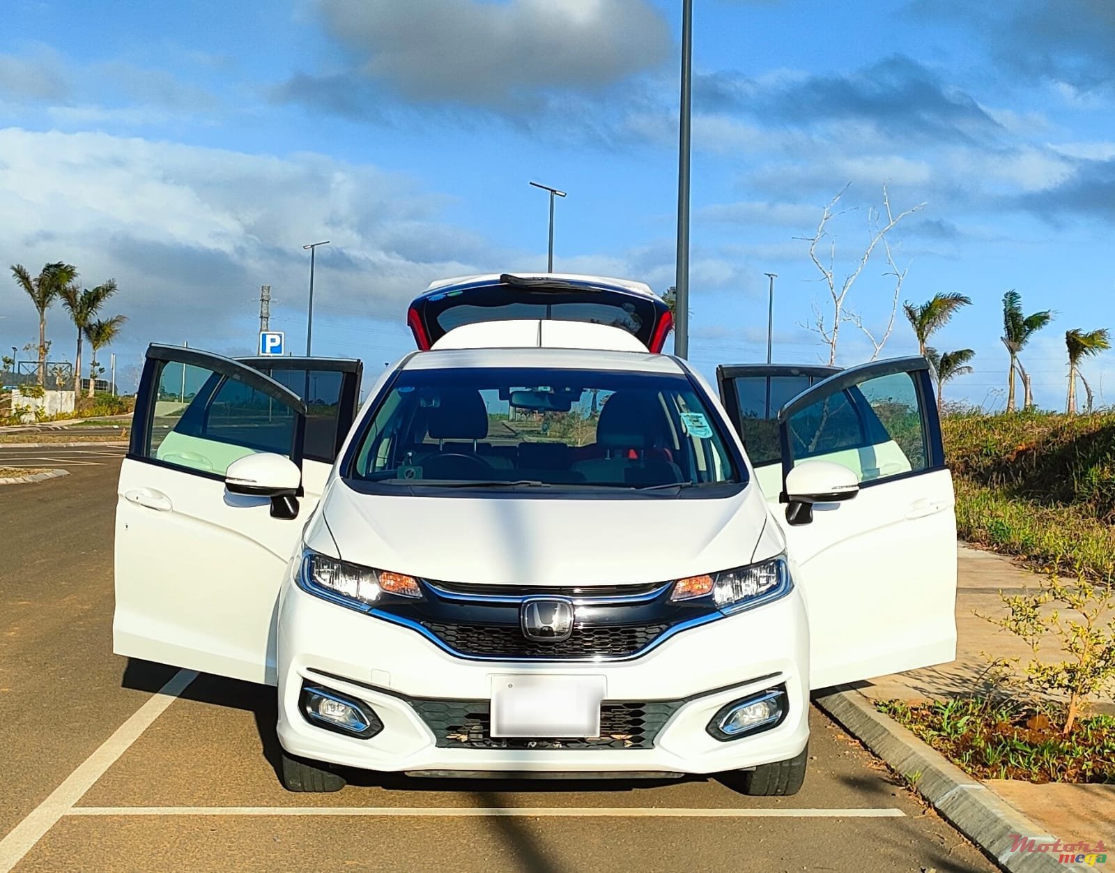 2017' Honda Fit Hybrid photo #3