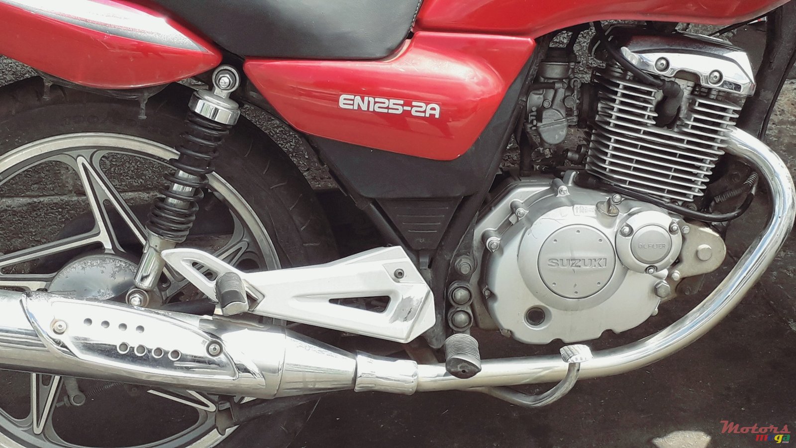 2012' Suzuki EN 125 photo #2