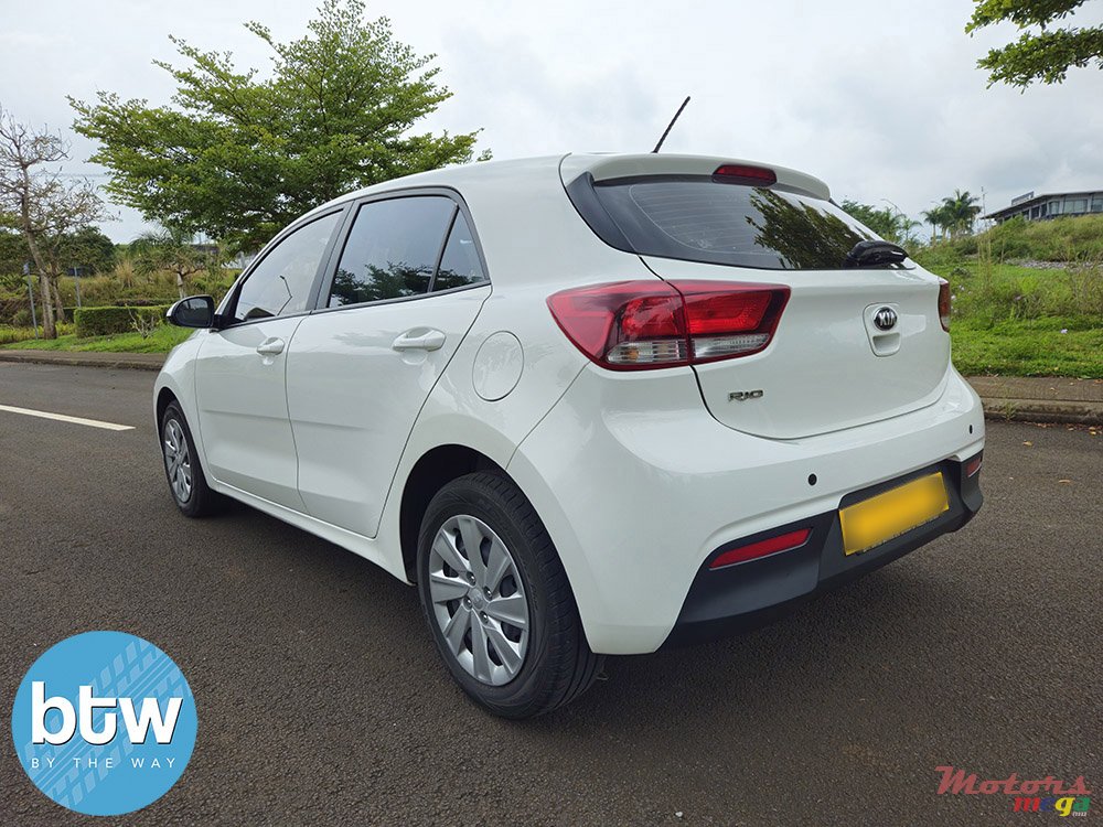 2019' Kia Rio photo #3
